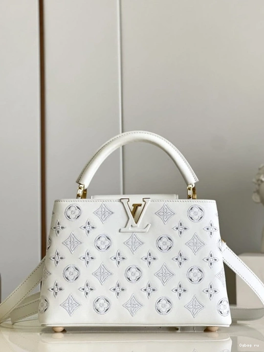 BB LOUIS CAPUCINES VUITTON 0815